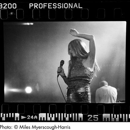 Ilford Delta 3200 Professional Black and White Negative Film (35mm Roll Film, 36 Exposures)